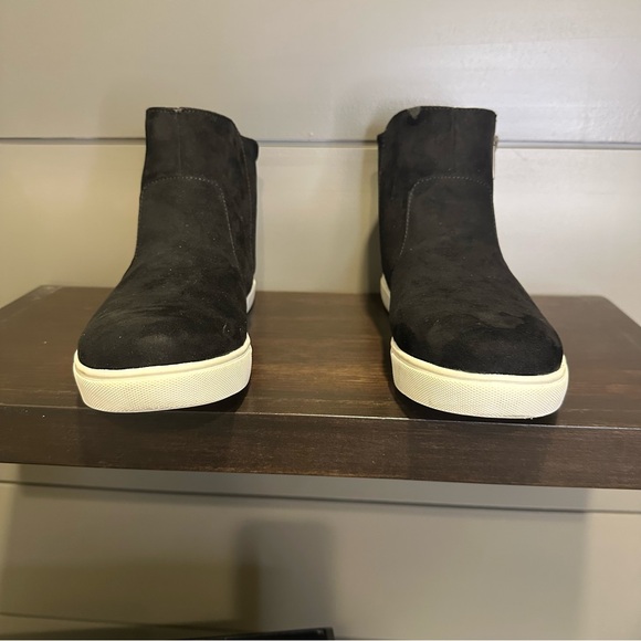 Izod Black High-Top‎ Sneakers - Picture 2 of 8